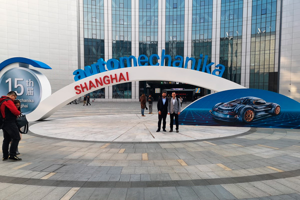 Lambda-Automotive-en-Automechanika-Shangai