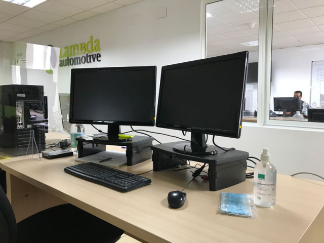 Geles hidroalcohólicos y mascarillas en puestos de trabajo