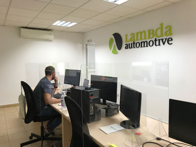 Mamparas de separación entre puestos de trabajo